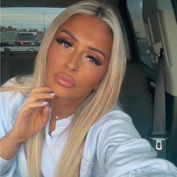 Meet your Posher, Stephanie - Picture 1 of 1